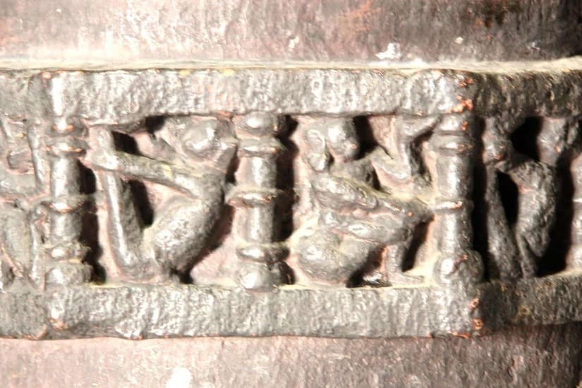 Śaiva Yogī in Naukāsana